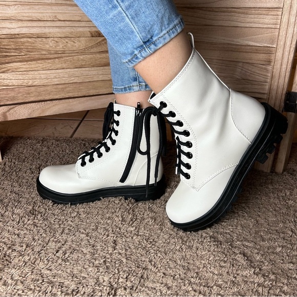 Soda Shoes - Women's combar boots (FIRM-S)